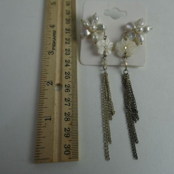 Silver Tone Shell Pearl Stud Dangle Fringe Chain Flower Floral Earrings Pierced - Picture 5 of 6